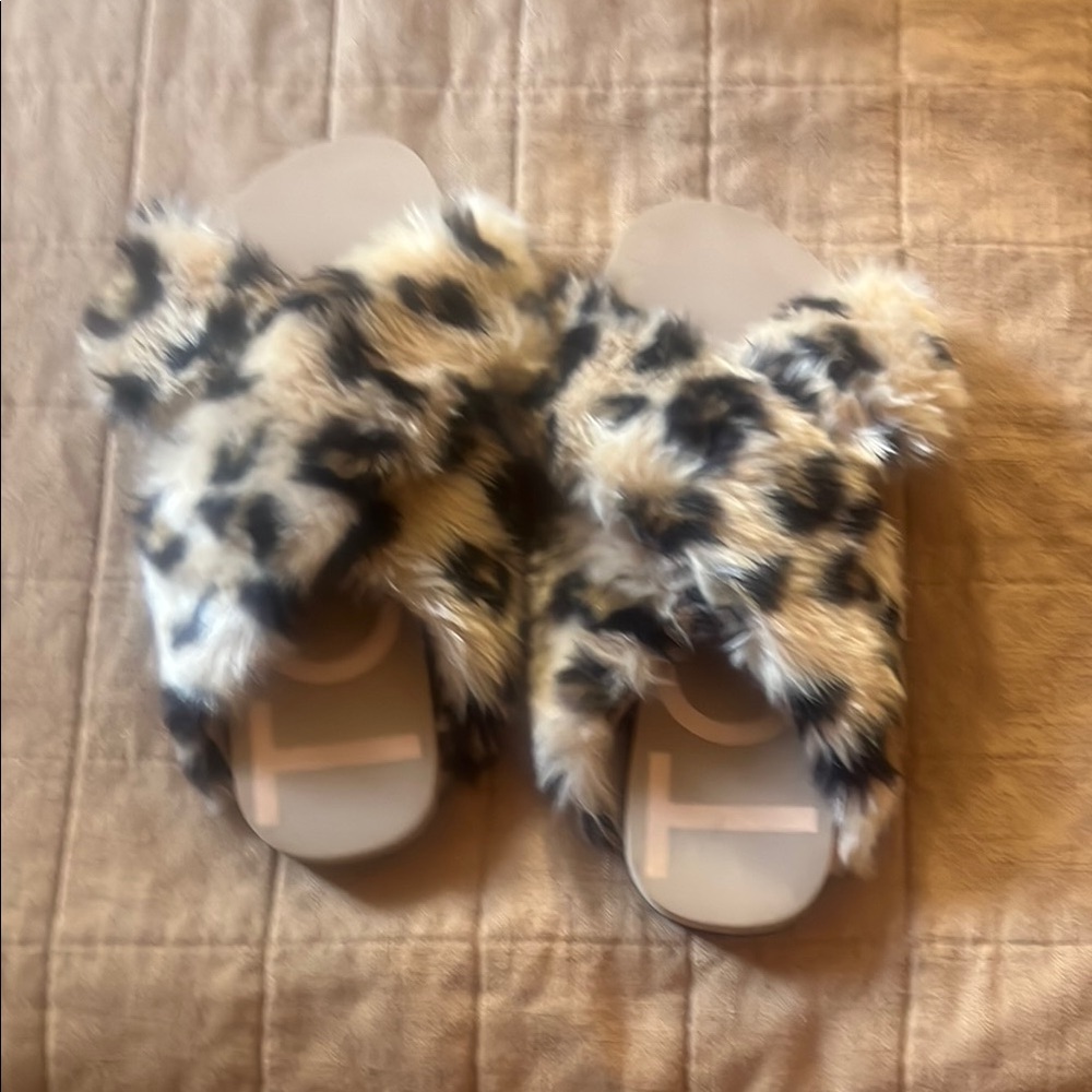 Toms Fuzzy Leopard Print Slippers